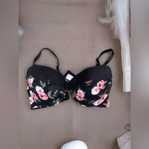 MAIDENFORM - BLACK FLORAL BRA WITH ADJUSTABLE STRAP AND CLOSURE. NWOT